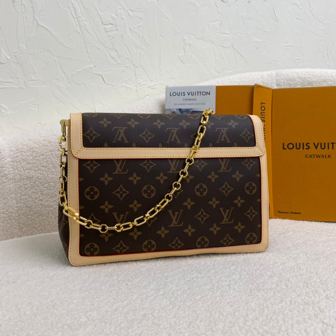 Louis vuitton Crossbody bag9